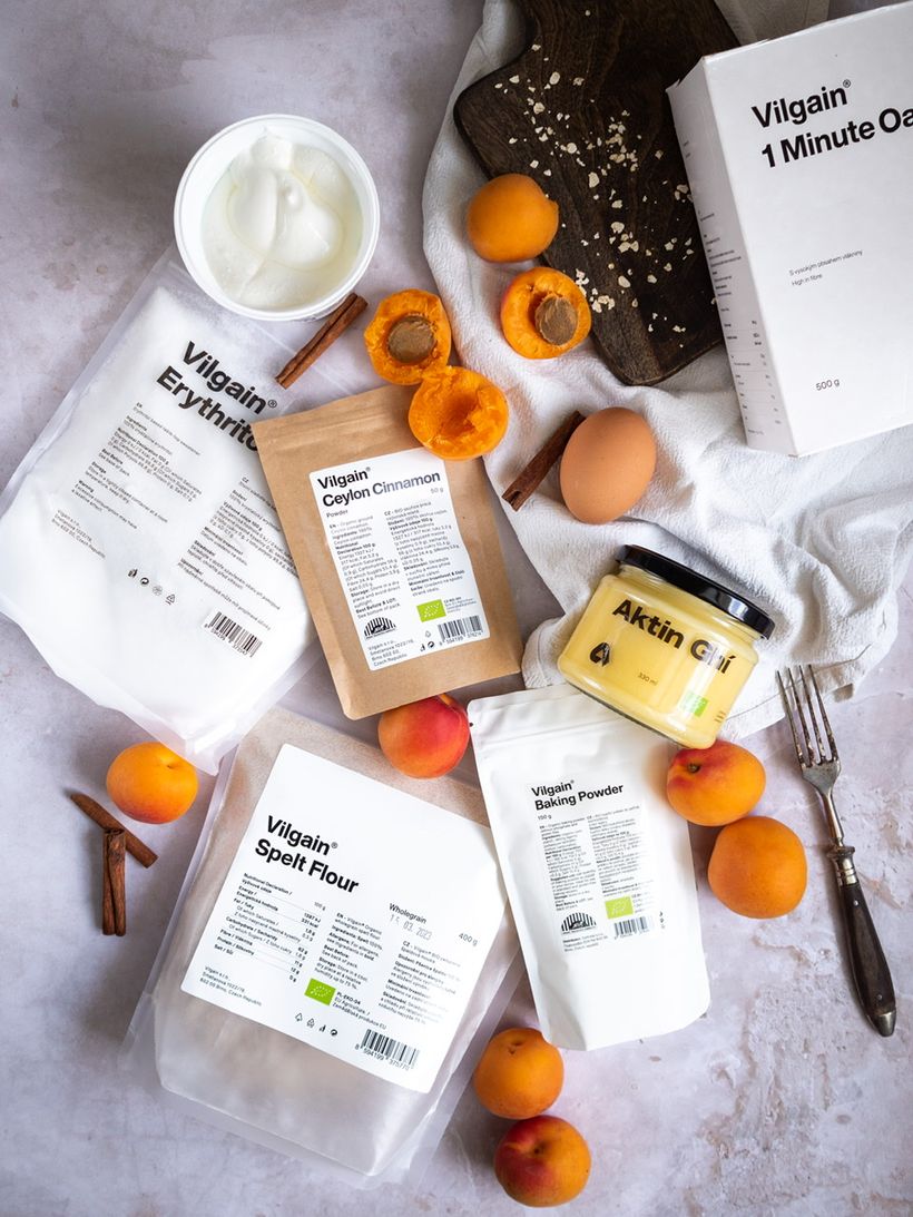 Tvarohový koláč s meruňkami a skořicovou drobenkou