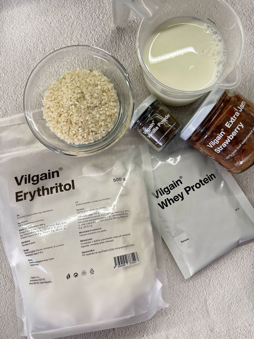 Rýžová kaše s jahodovým džemem