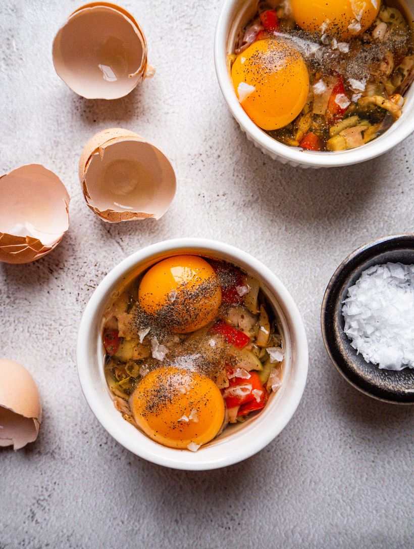 Zapečené vajcia so šunkou a zeleninou