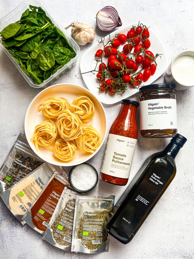 Krémové rajčatové těstoviny z jedné pánve