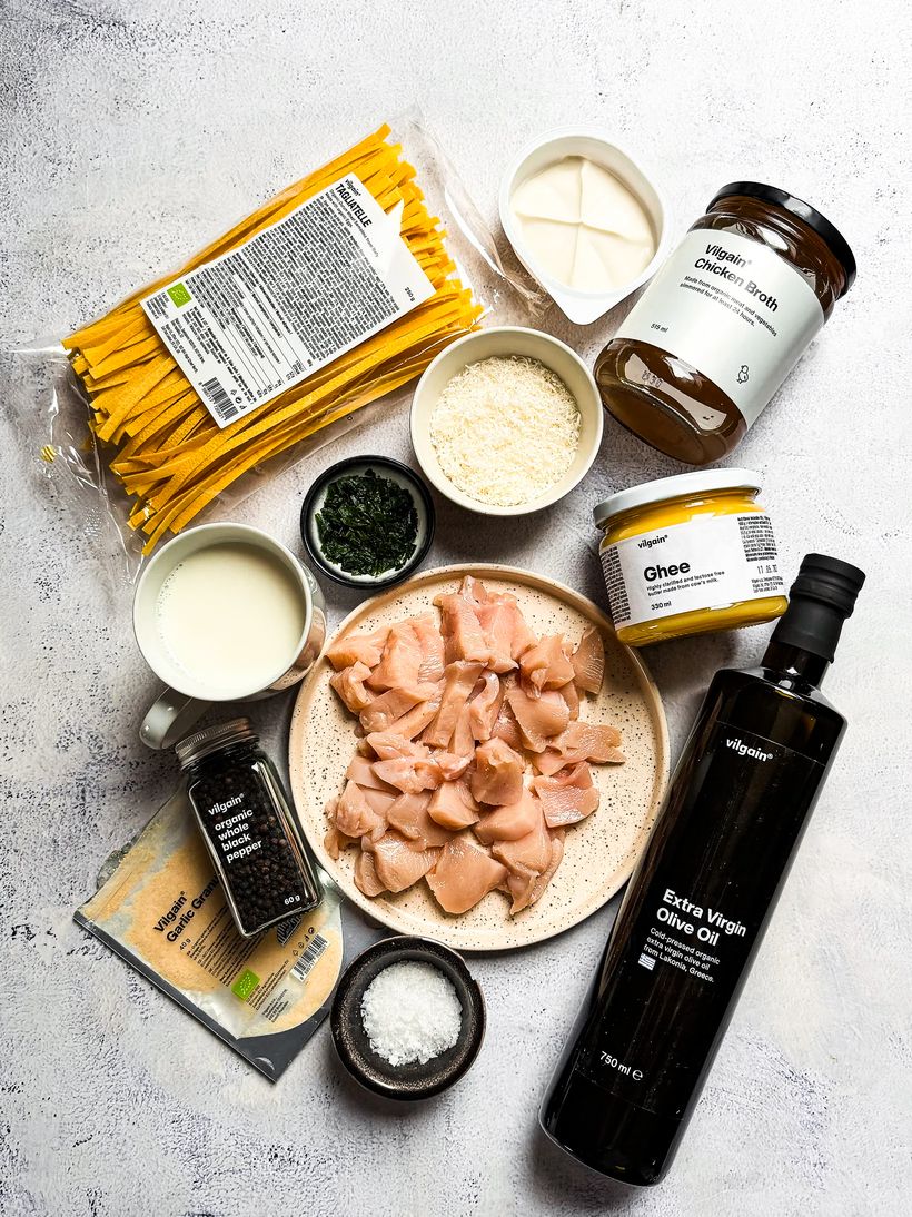 Těstoviny tagliatelle Alfredo s kuřecím masem