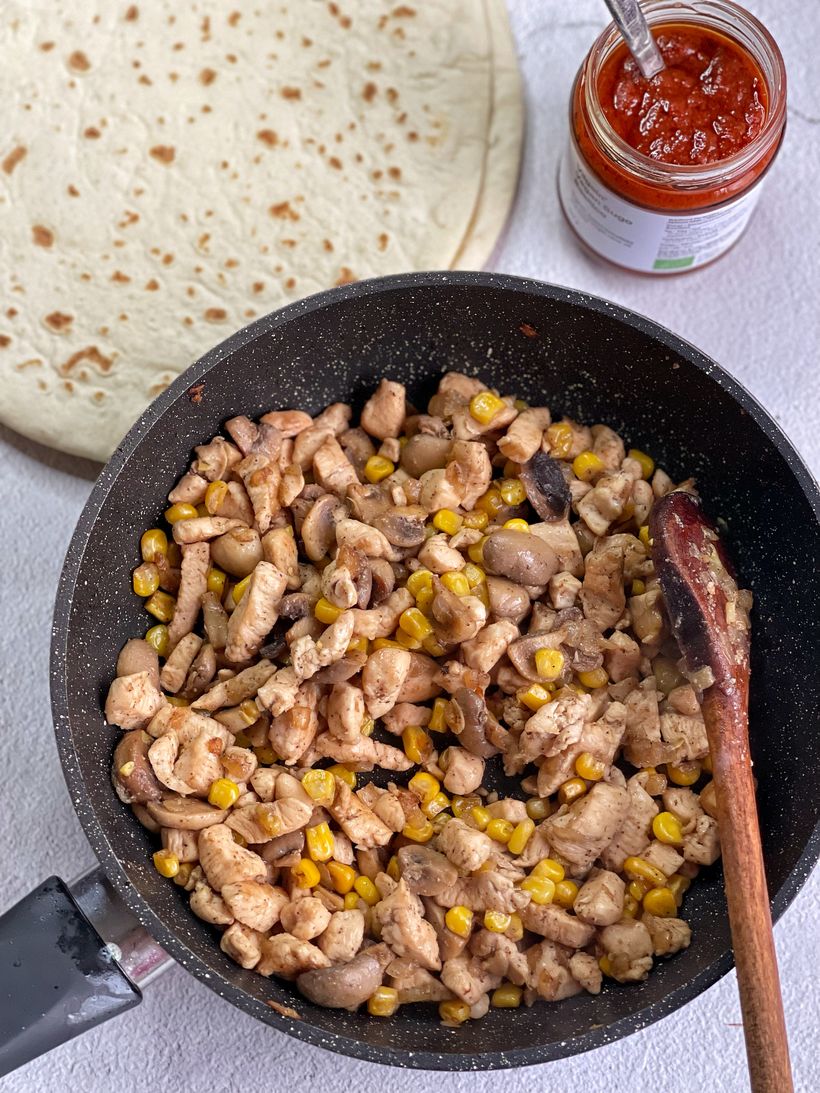 Pečený plnený wrap s kuracim mäsom