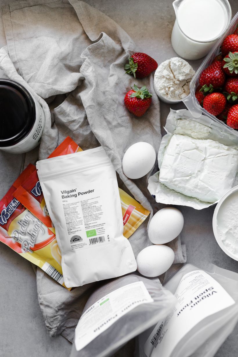 Pudingová buchta s jahodami a tvarohovo-ricottovým krémom