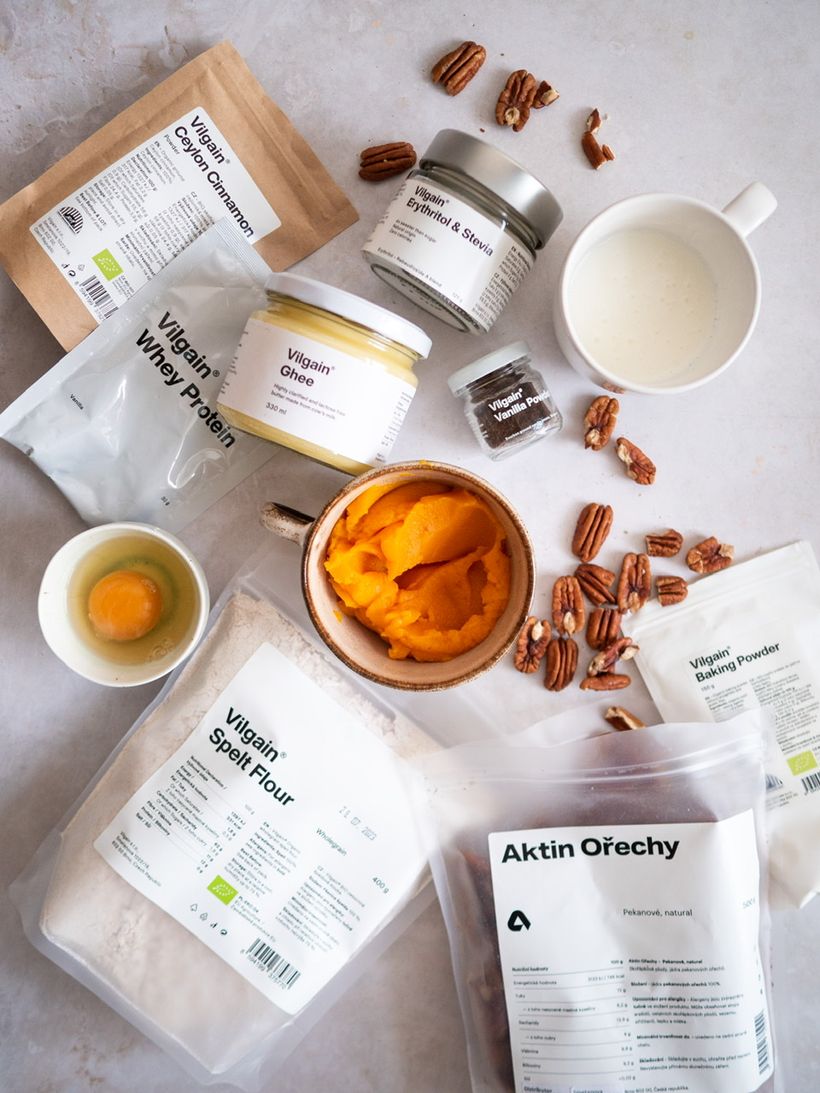 Vláčný dýňový chlebíček s pekanovými ořechy