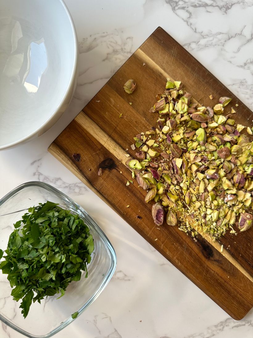 Vegan čočkový salát s pistáciovou salsou