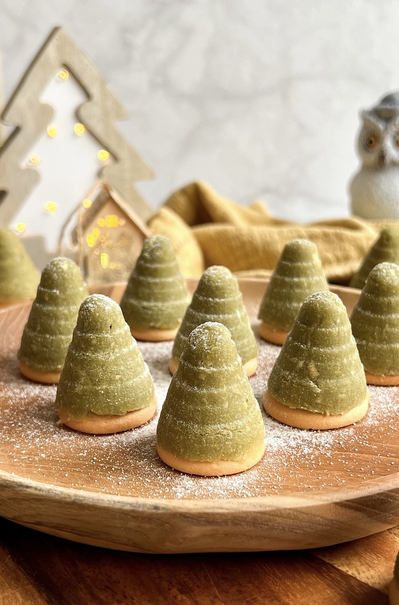 Matcha vosí hnízda s vaječnákovým krémem