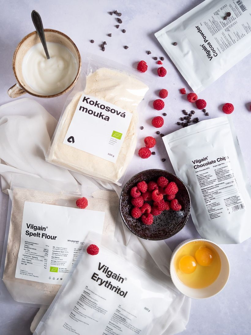 Vláčné čokoládové muffiny s malinami