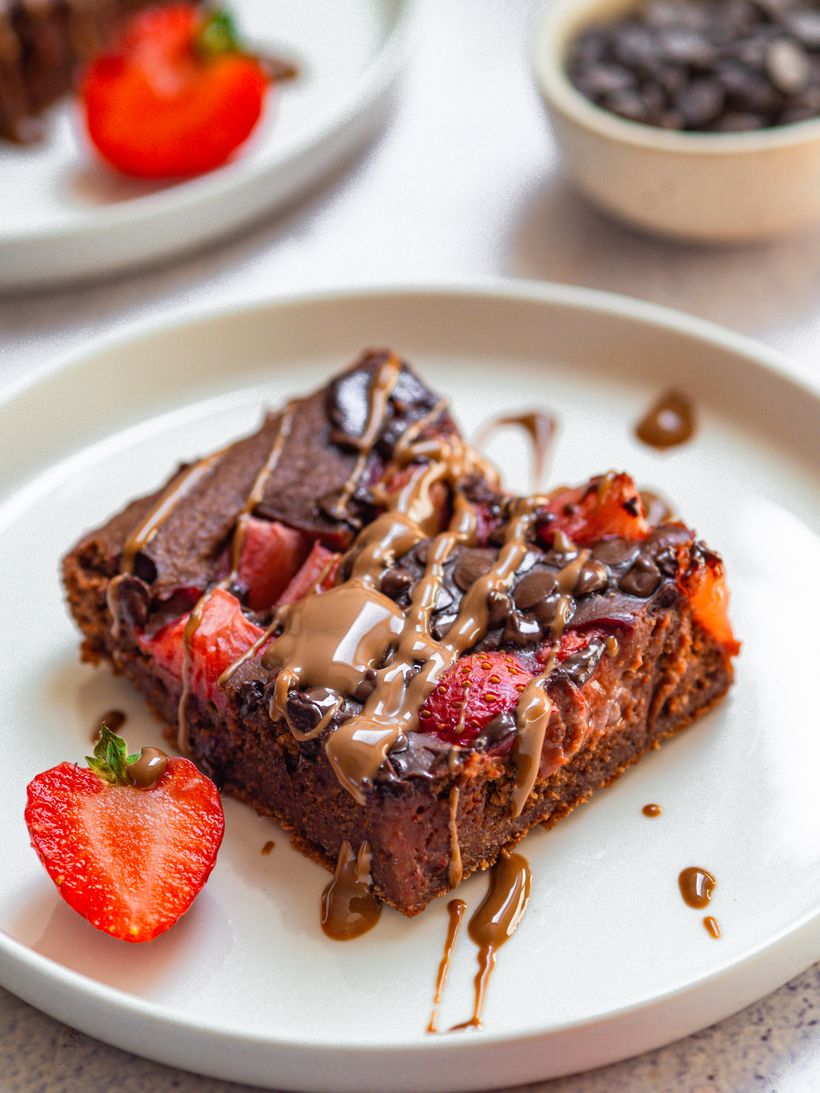 Snídaňové brownies s jahodami