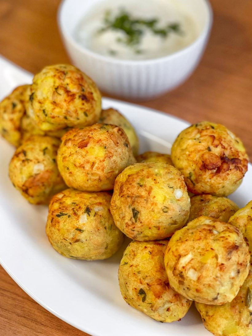 Lososovo bramborové kuličky s dipem