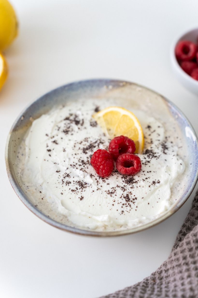 Overnight oats cu mac și lămâie