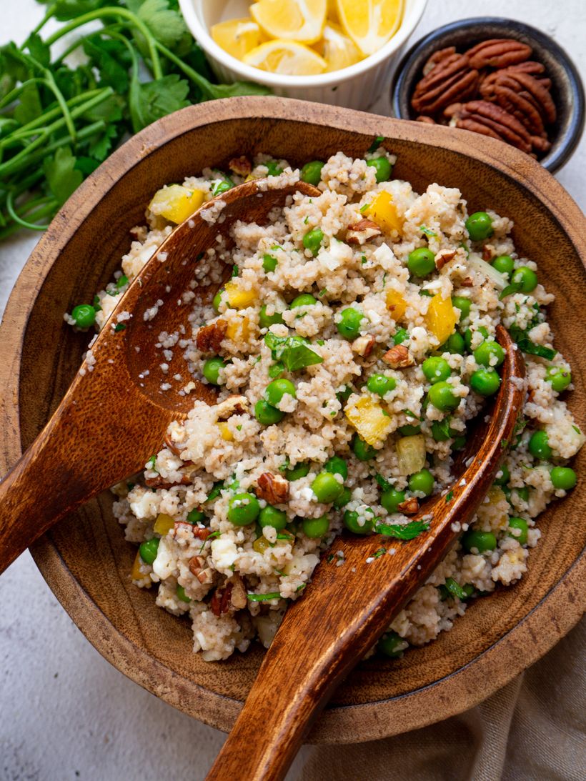 Frühlingssalat mit Couscous und Balkankäse