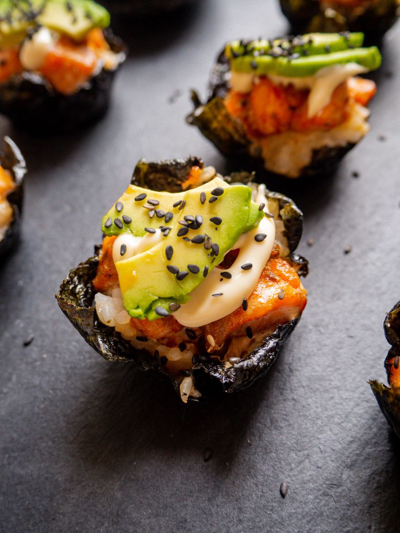 Domáce sushi muffiny s lososom a avokádom