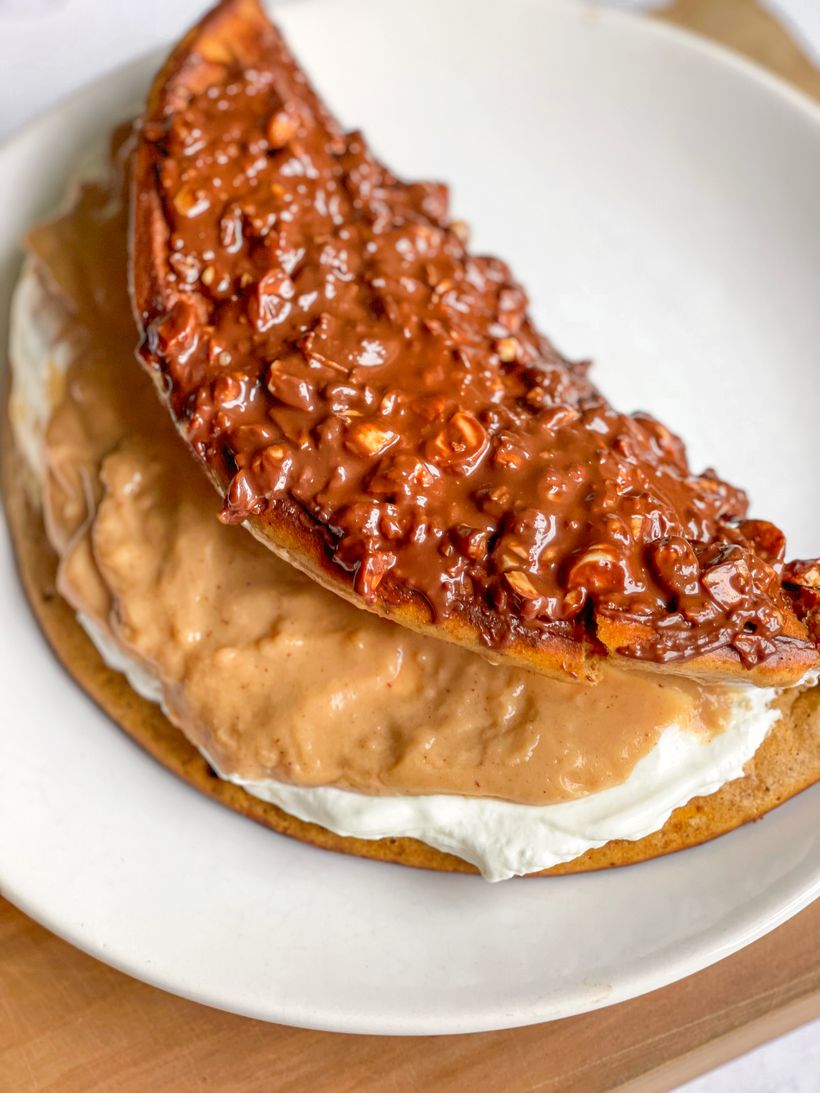 Sladká omeleta s čokoládou a karamelem