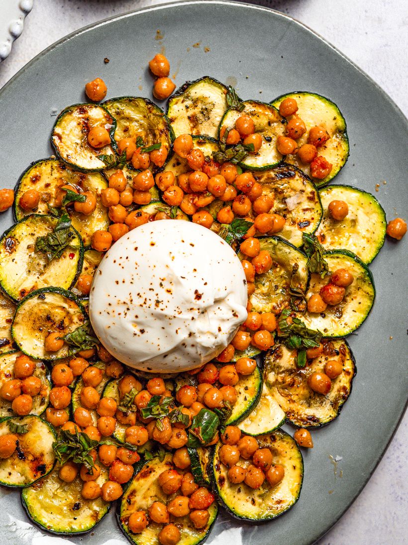 Salată de dovlecei la grătar cu burrata