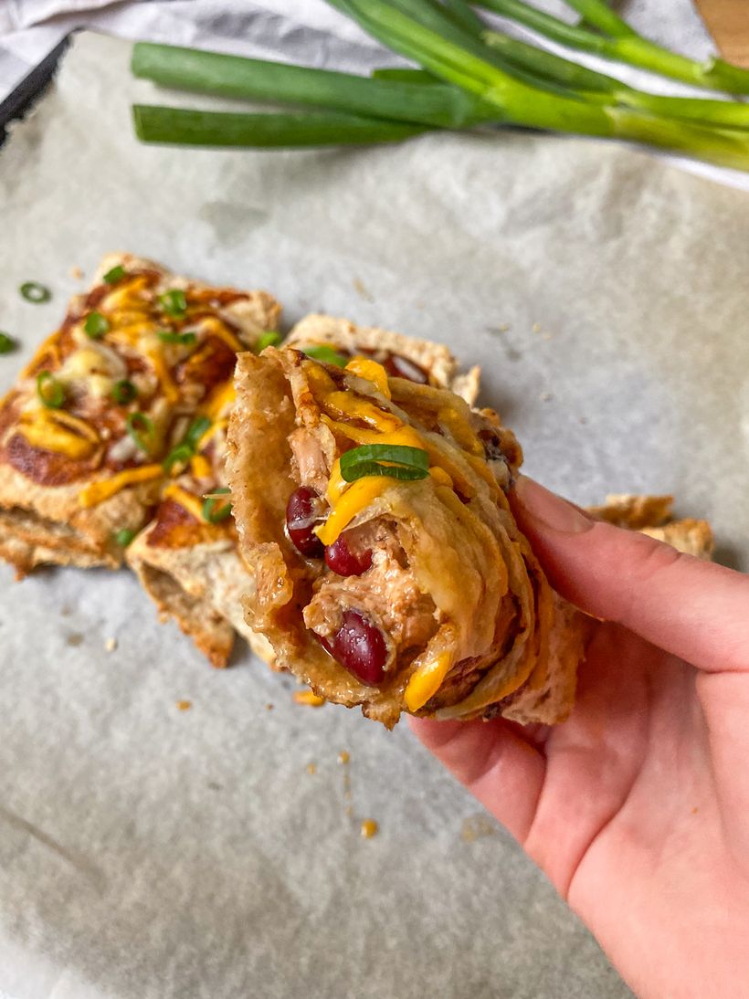 Überbackene Barbecue-Tortillas mit Hähnchen und Käse