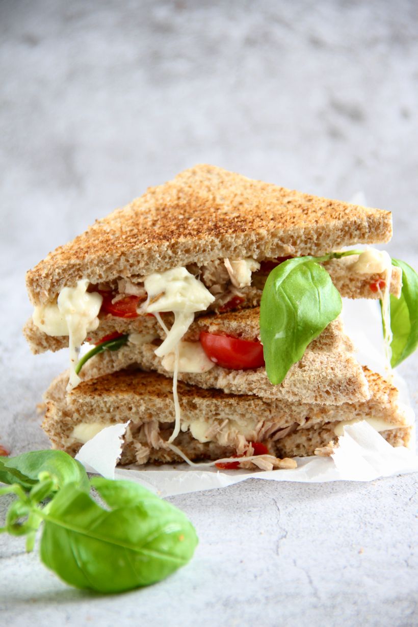 Toast s tuňákem a mozzarellou