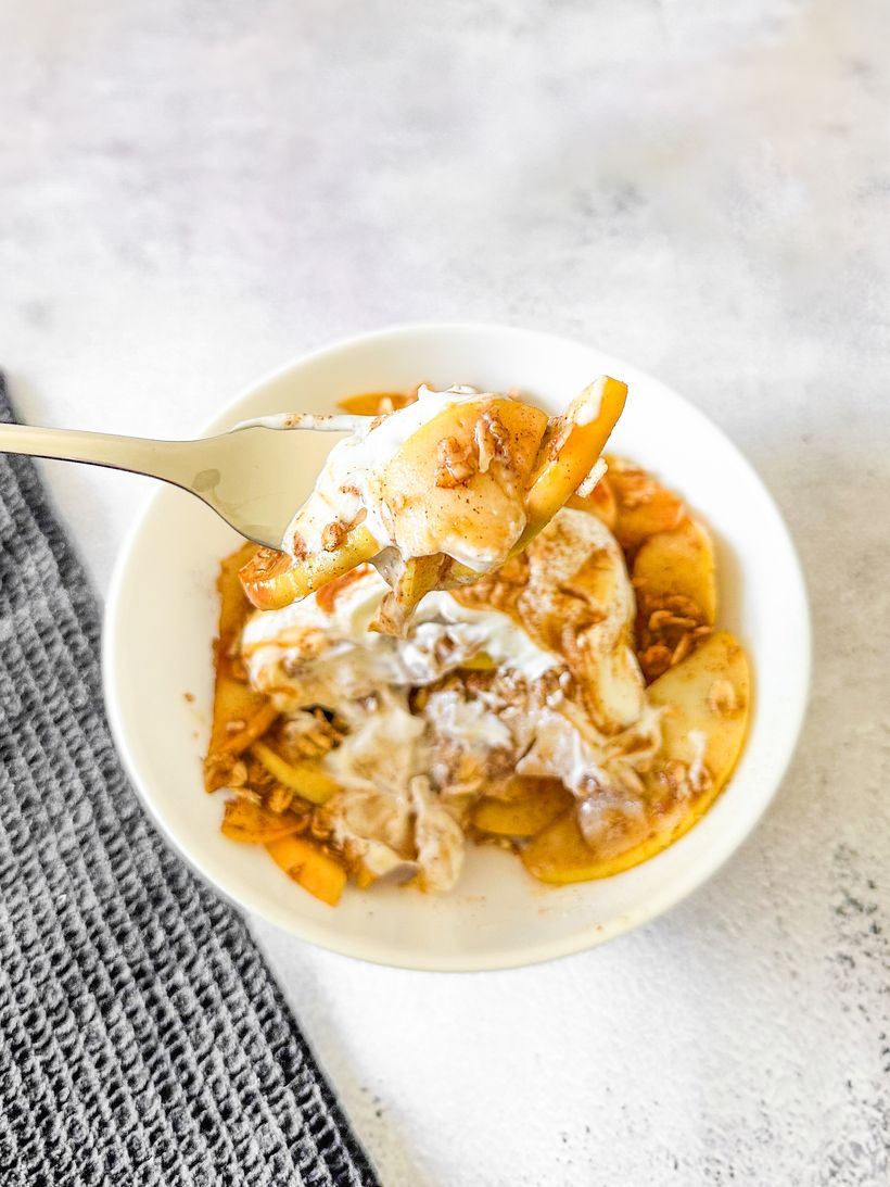 Pečené jablká so škoricou a jogurtom