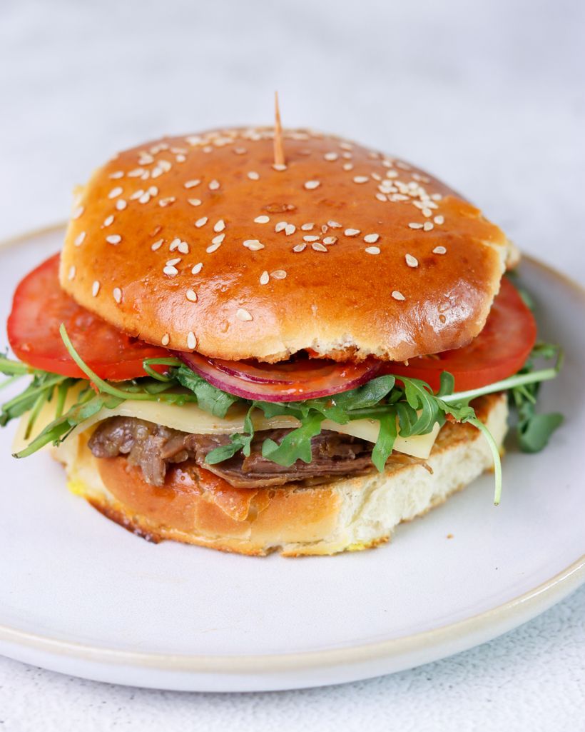 Burger s trhaným hovězím