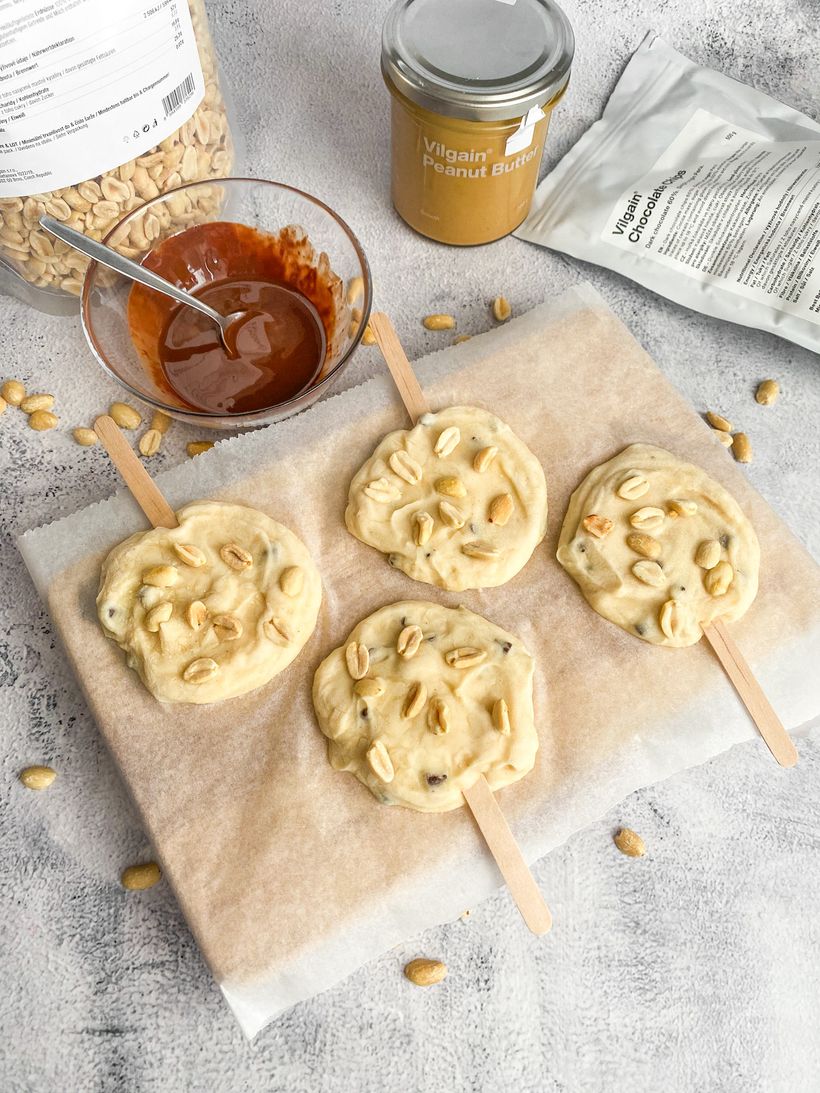 Yoghurt Popsicles with Peanuts