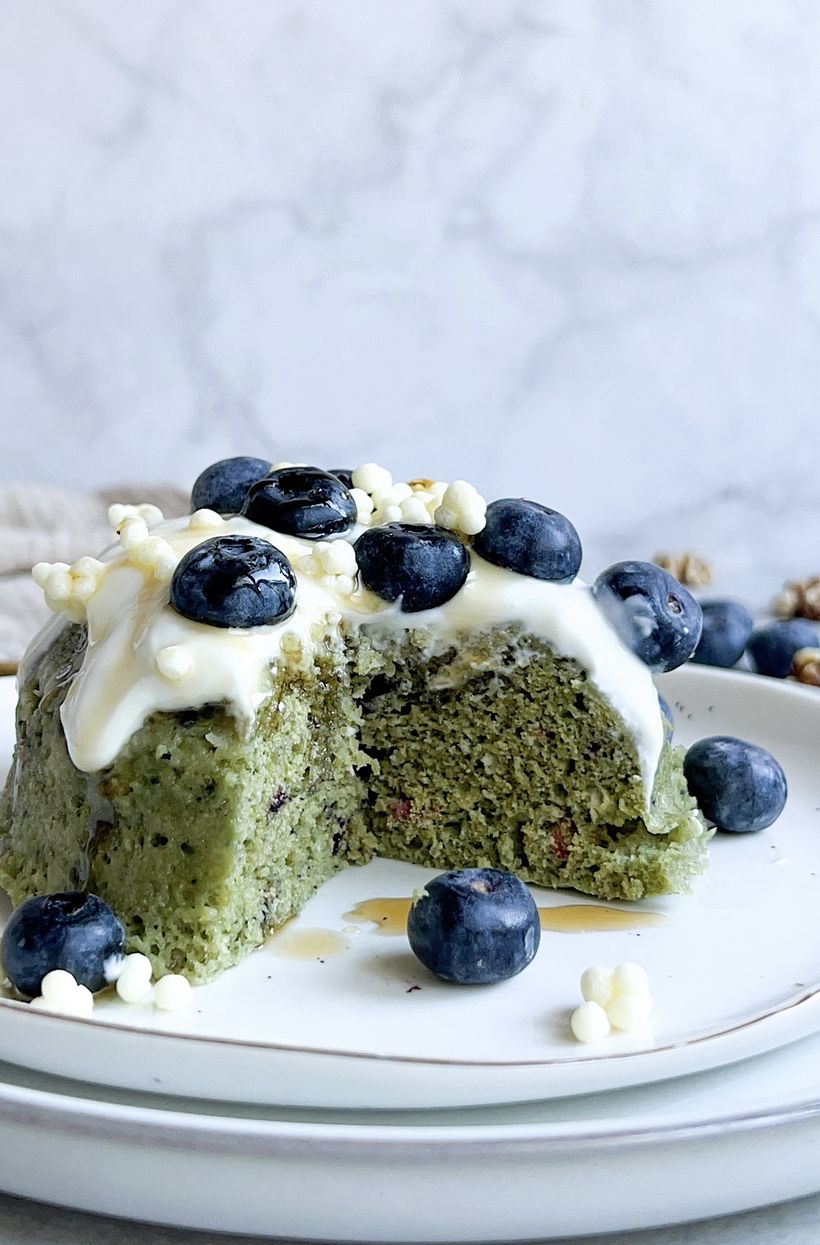 Machový mug cake s ovocím