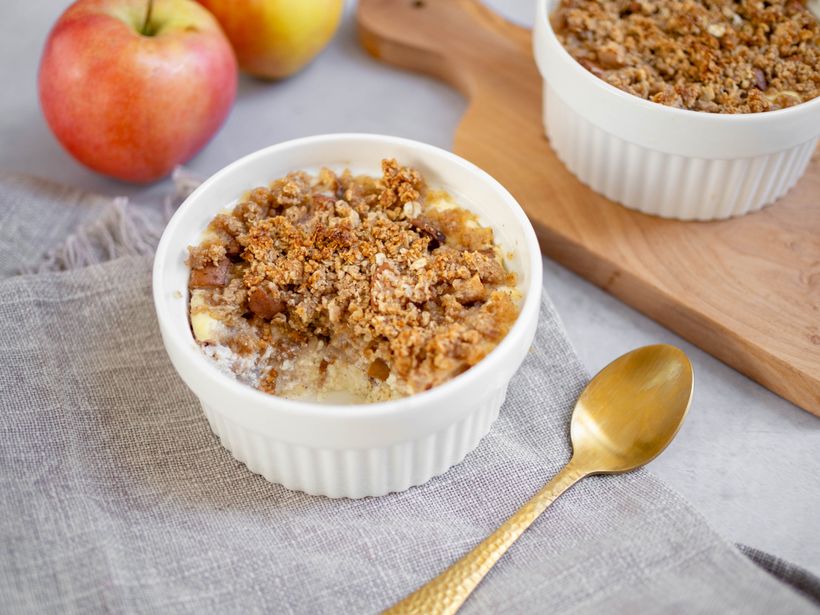 Gebackener Quark mit Äpfeln und knusprigen Krümel