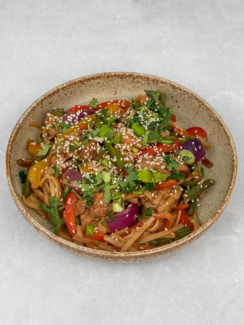Chinesische Hähnchenpfanne mit Nudeln