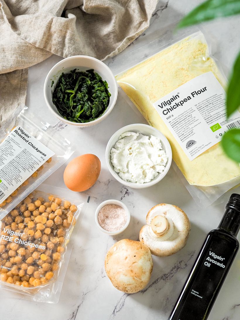 Cizrnová omeleta se špenátem a žampiony