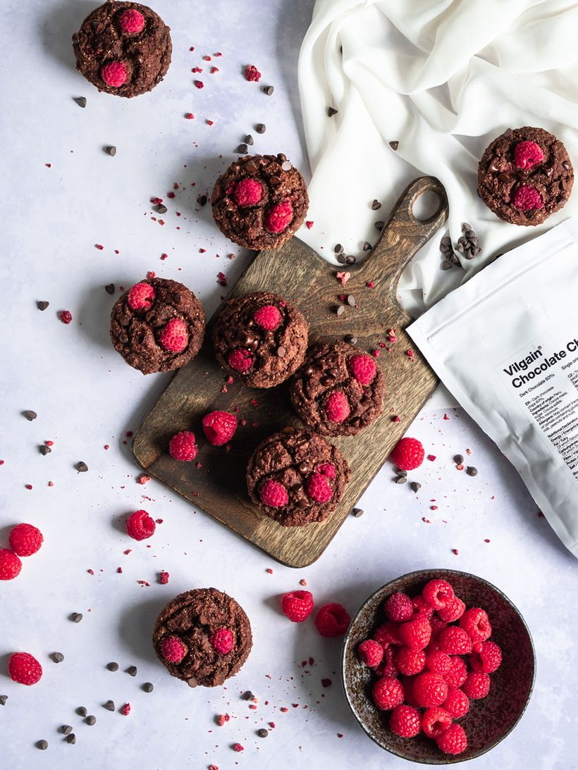 Vláčné čokoládové muffiny s malinami