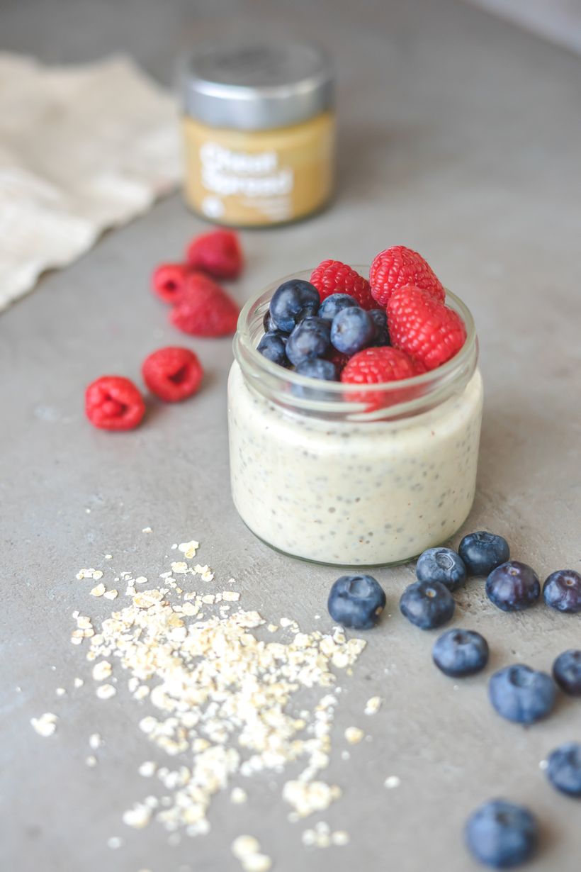 Protein Overnight-Oats mit Chia Samen, Milch und Whey