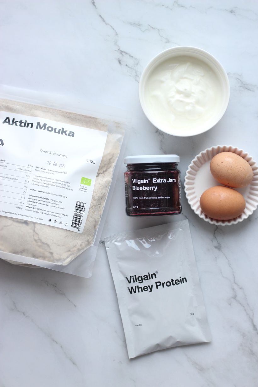 Protein-Hafer-Pfannkuchen mit griechischem Joghurt und Marmelade