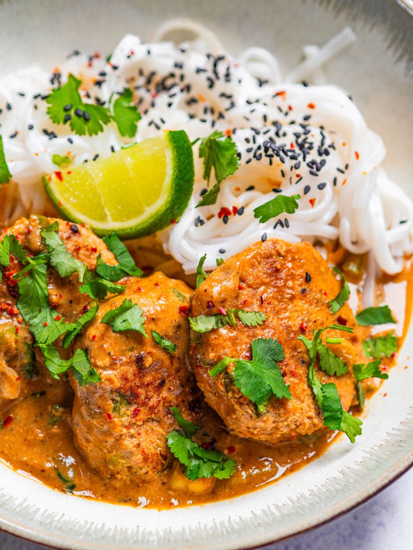 Hähnchen-Curry-Taler mit Kokosmilch