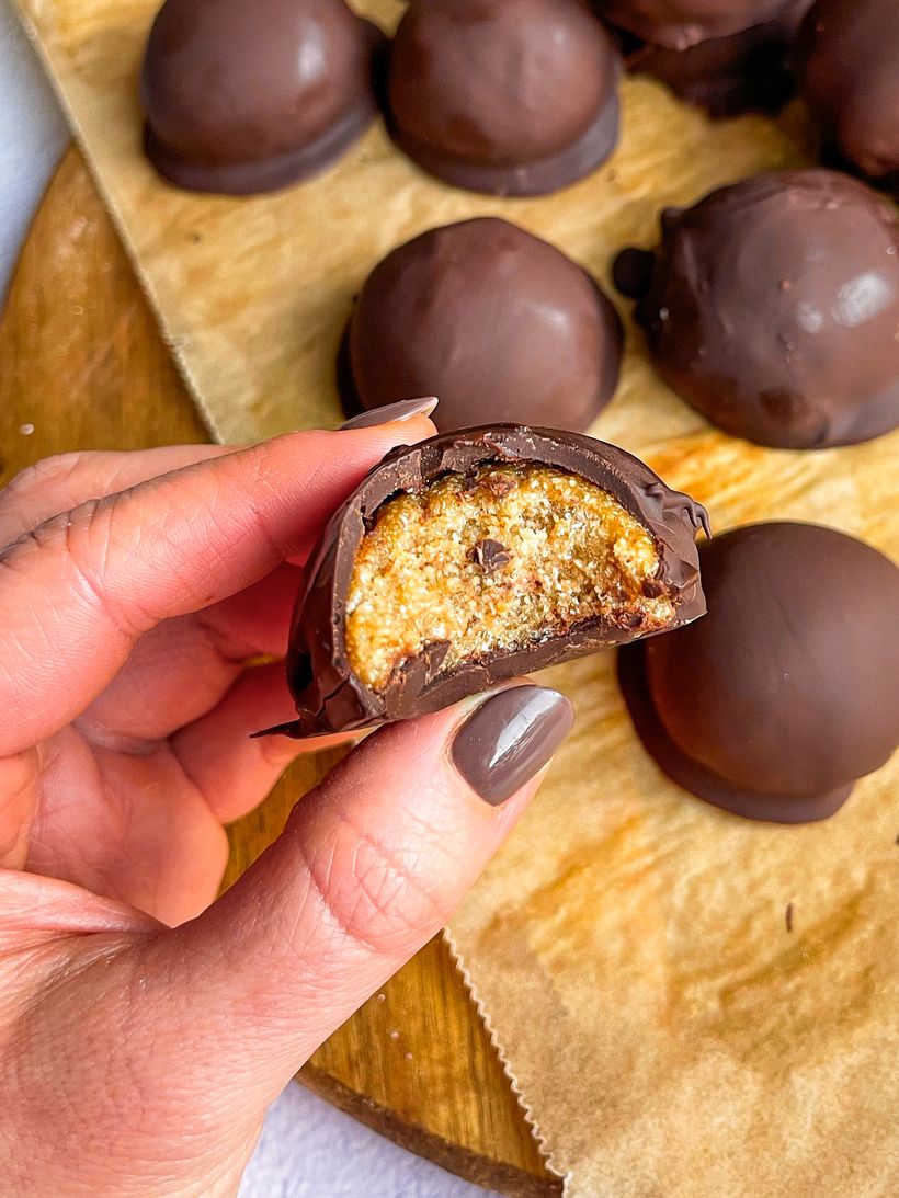 Bananen-Bällchen in Zartbitterschokolade