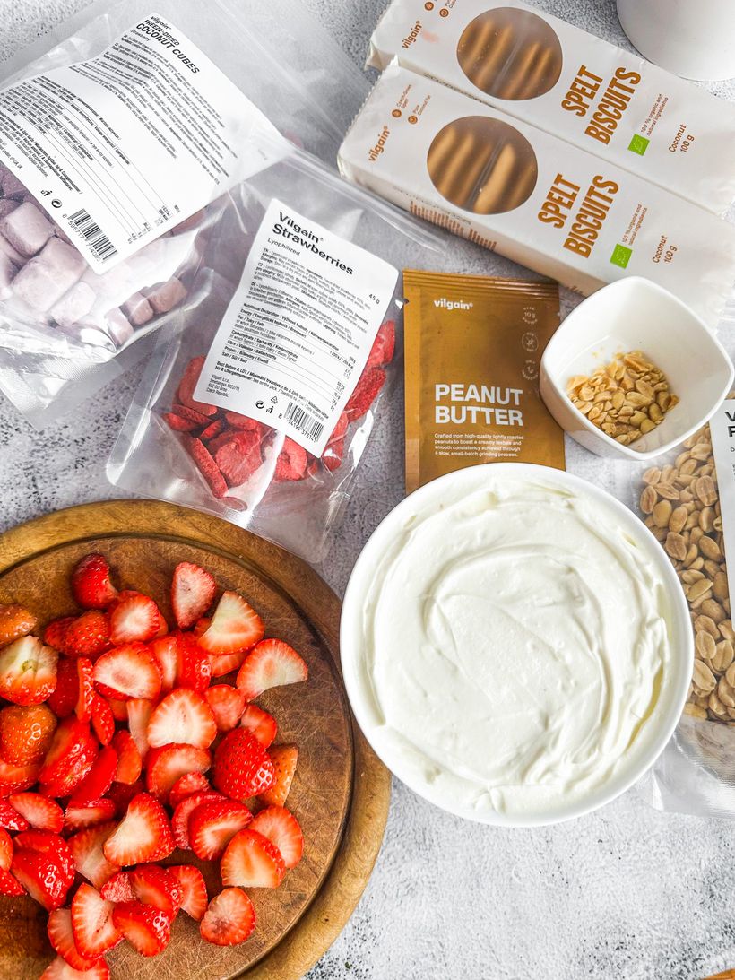 Mražené tvarohové řezy s jahodami