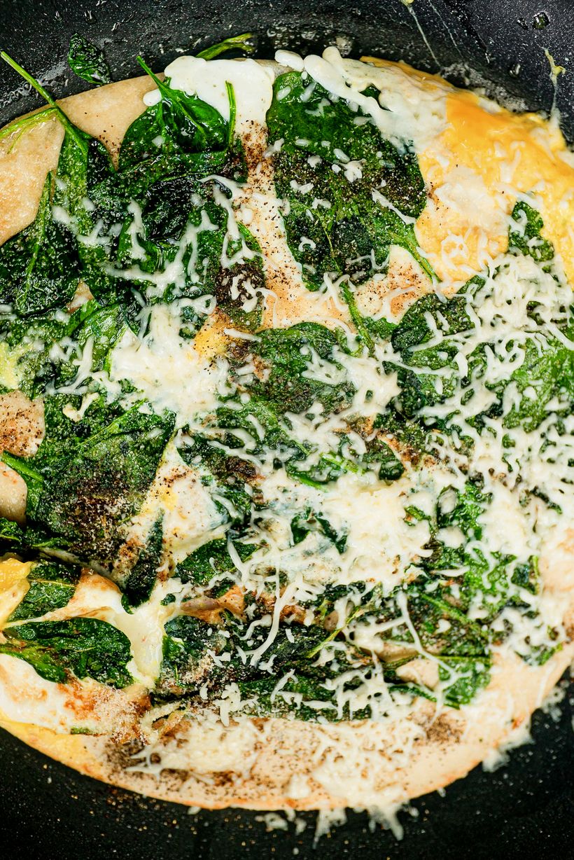 Wrap s vejcem, sýrem a špenátem