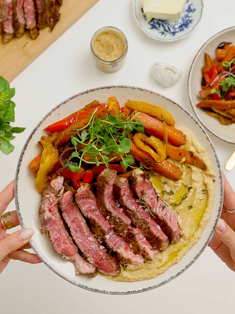 Steak mit geröstetem Gemüse und Hummus