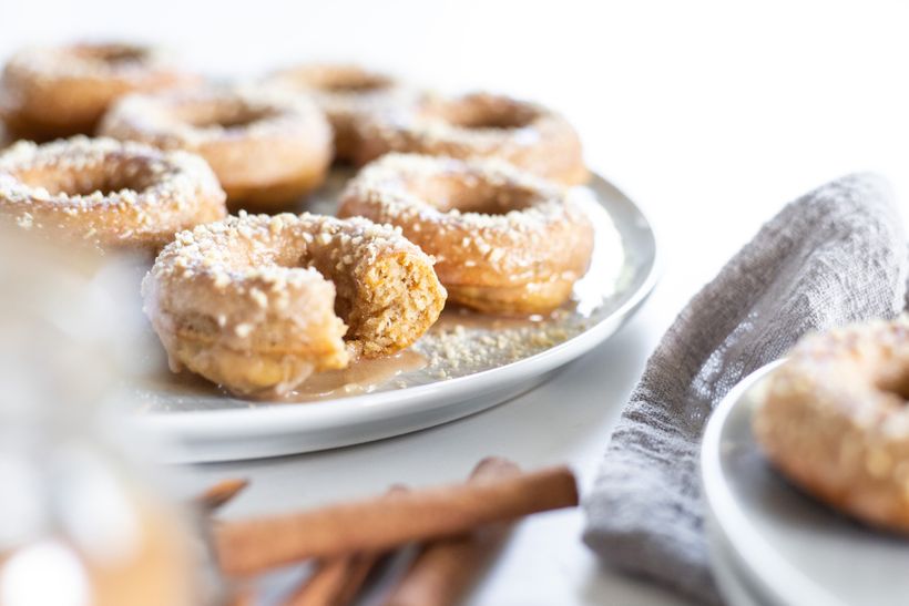 Kešu donuty se skořicovou polevou