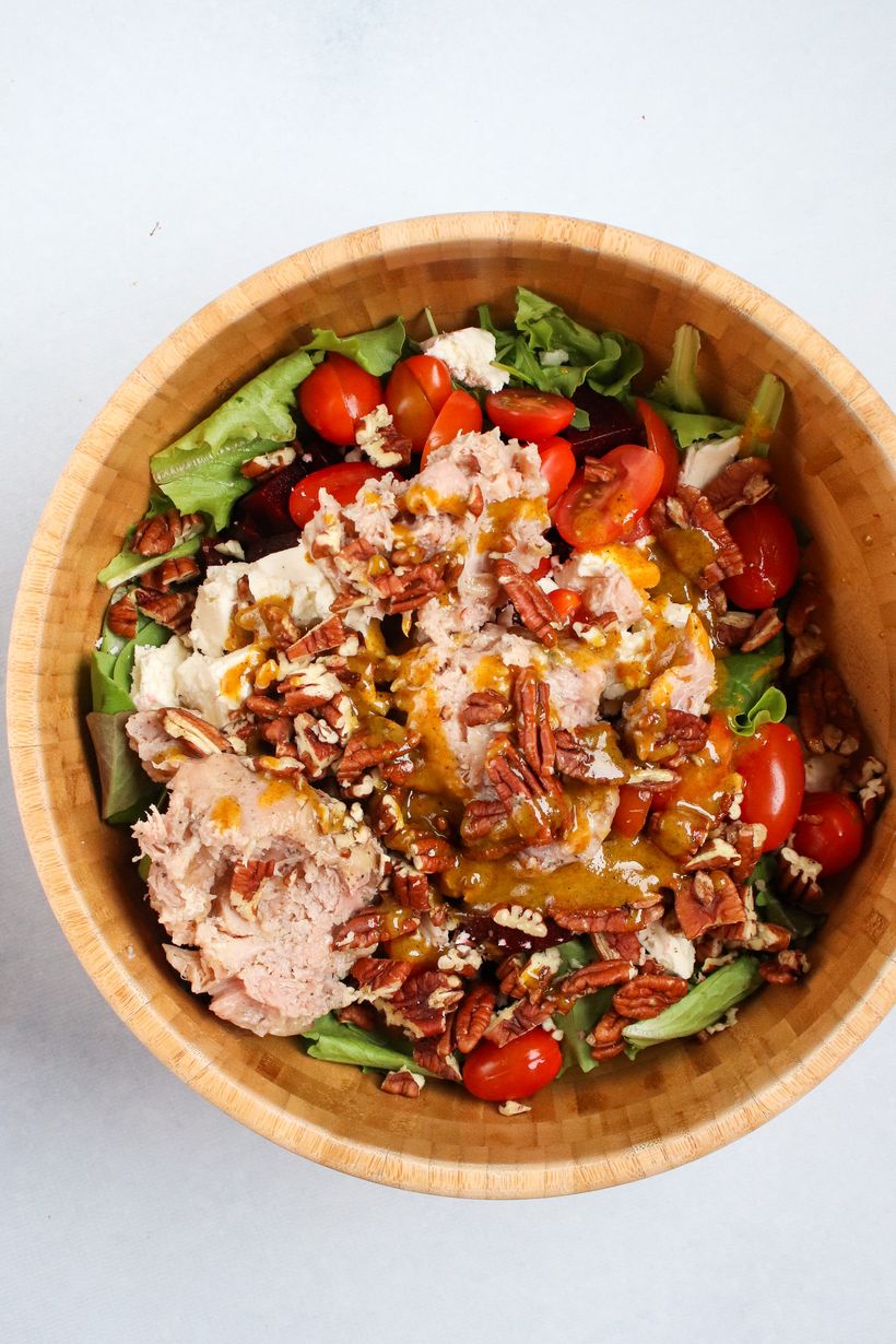 Šalát z cvikly s kuraťom a syrom feta