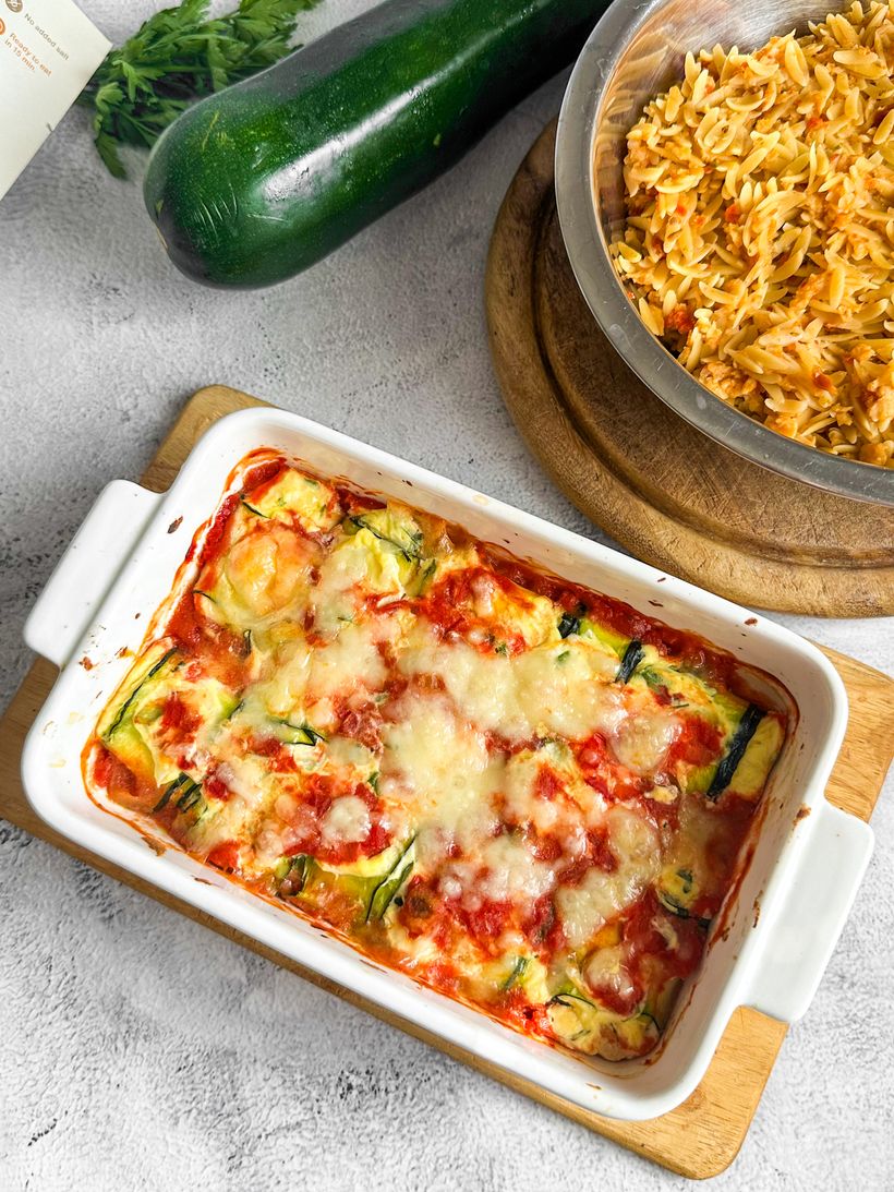 Zapečené cuketové rolky s rajčatovými těstovinami