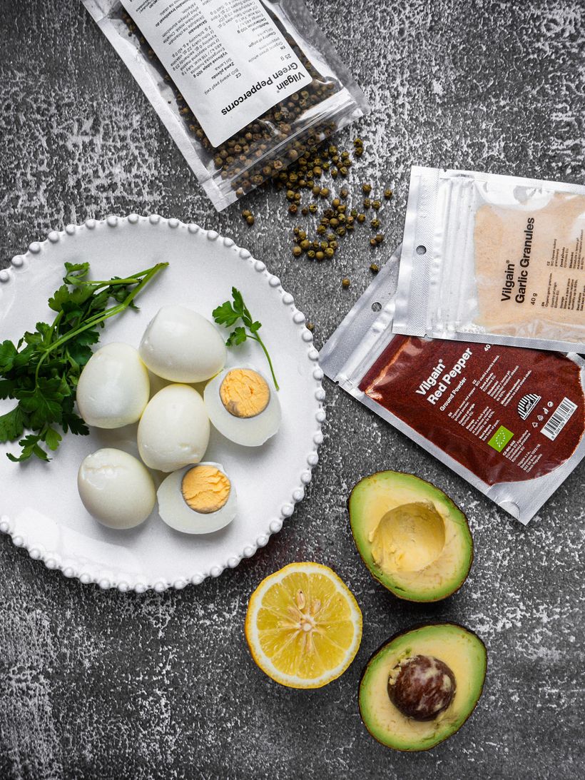 Plnené avokádové vajcia