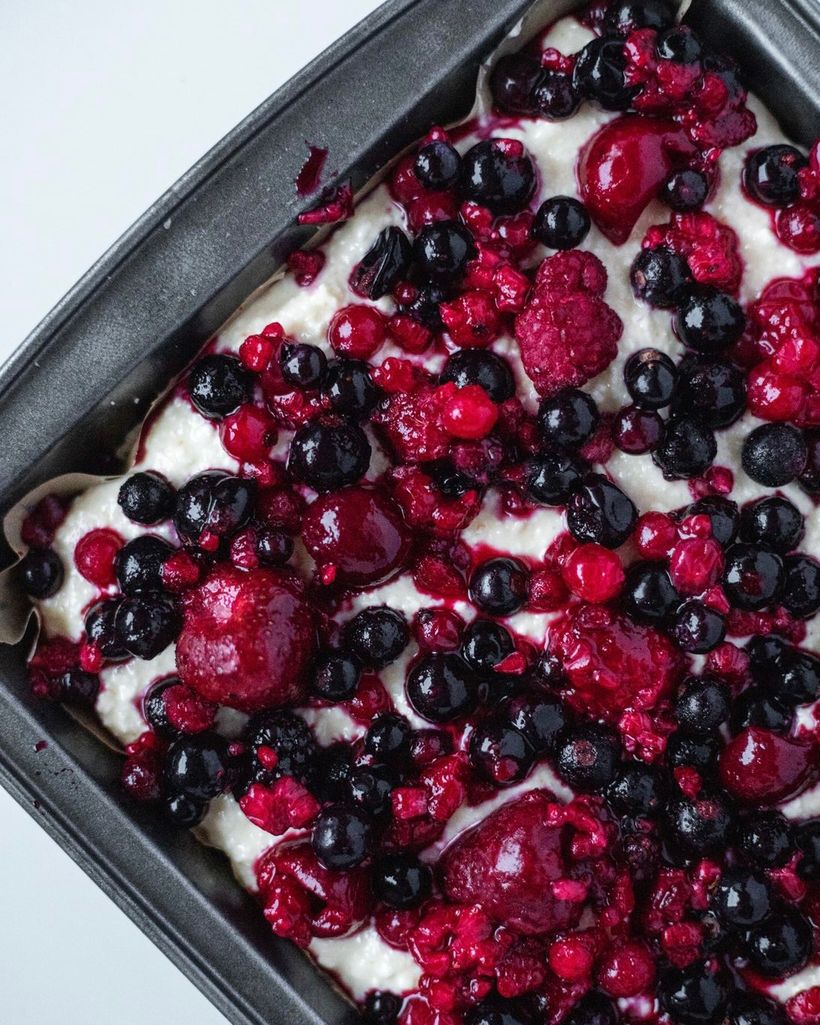 Drobenkový koláč s tvarohem a ovocem