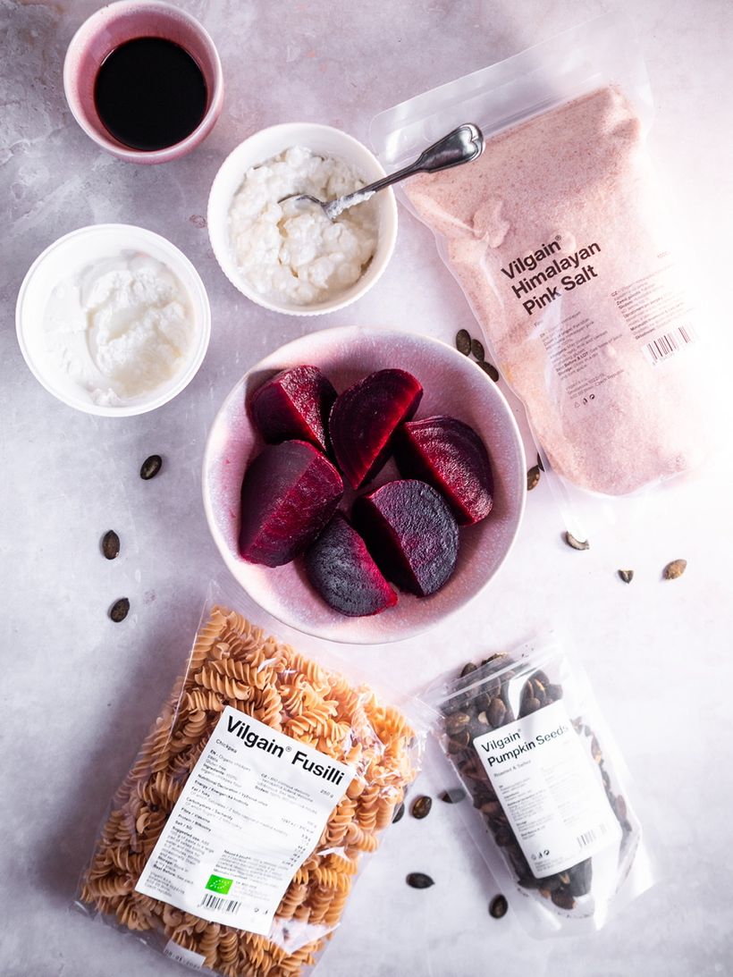 Růžové těstoviny s omáčkou z červené řepy