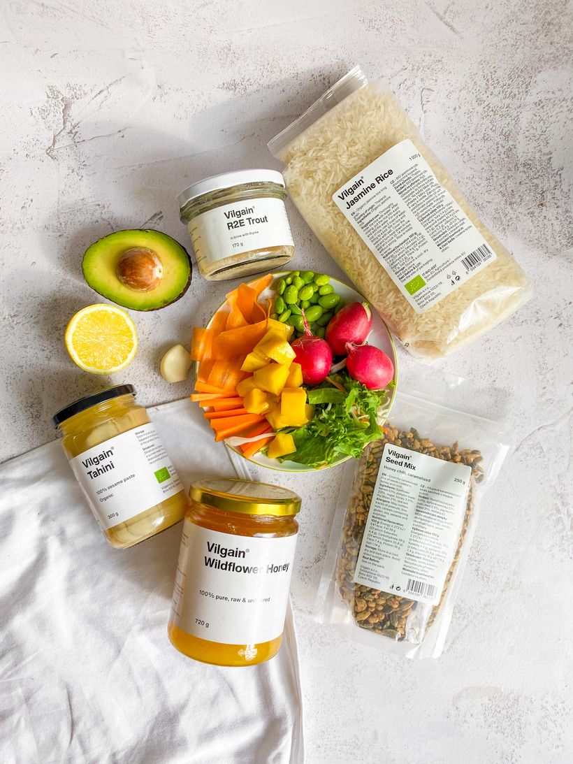 Poké bowl so pstruhom