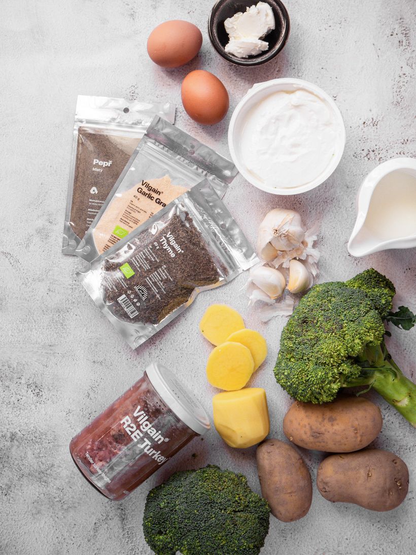 Zapečené zemiaky s brokolicou a R2E morčacím mäsom