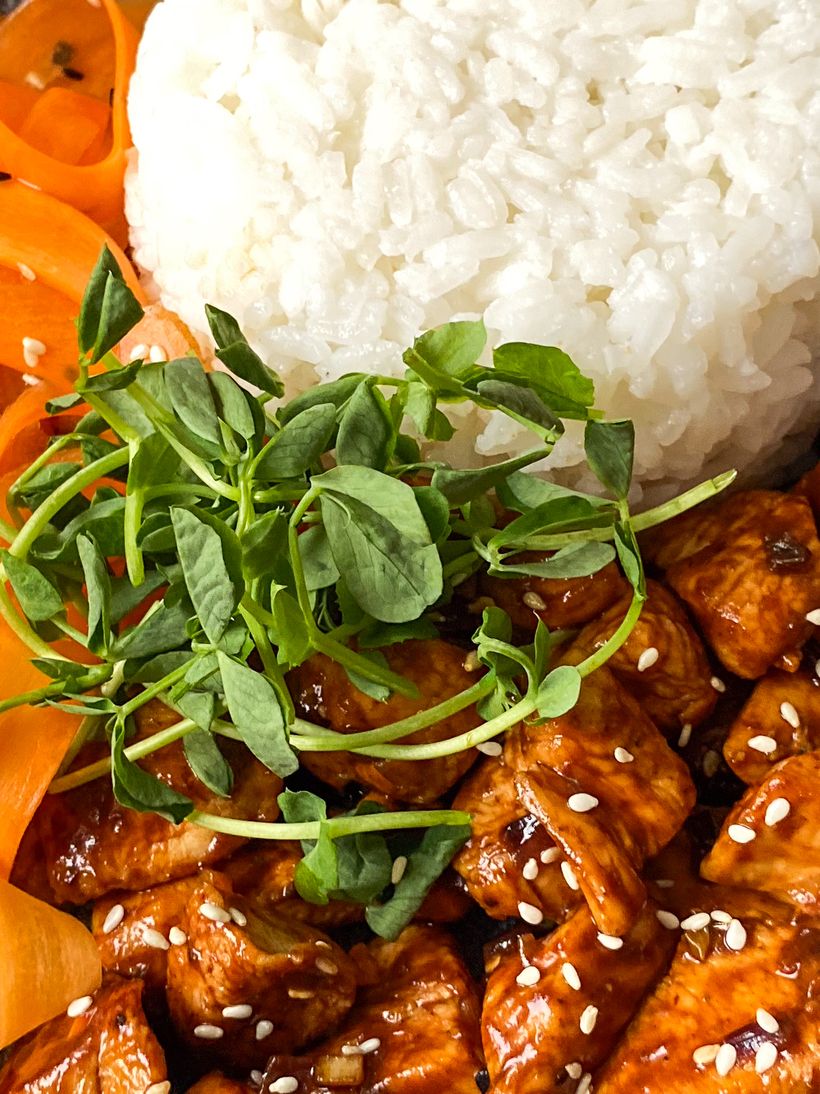 Zitronenhähnchen mit Reis und Karottensalat