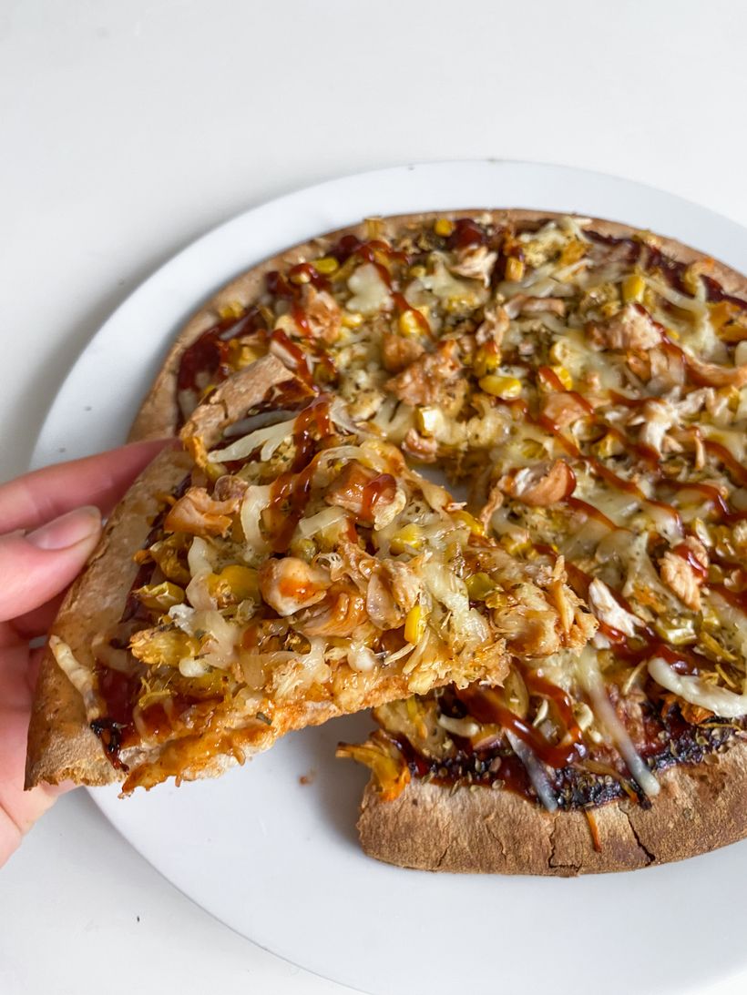 BBQ špaldová pizza s kuřetem