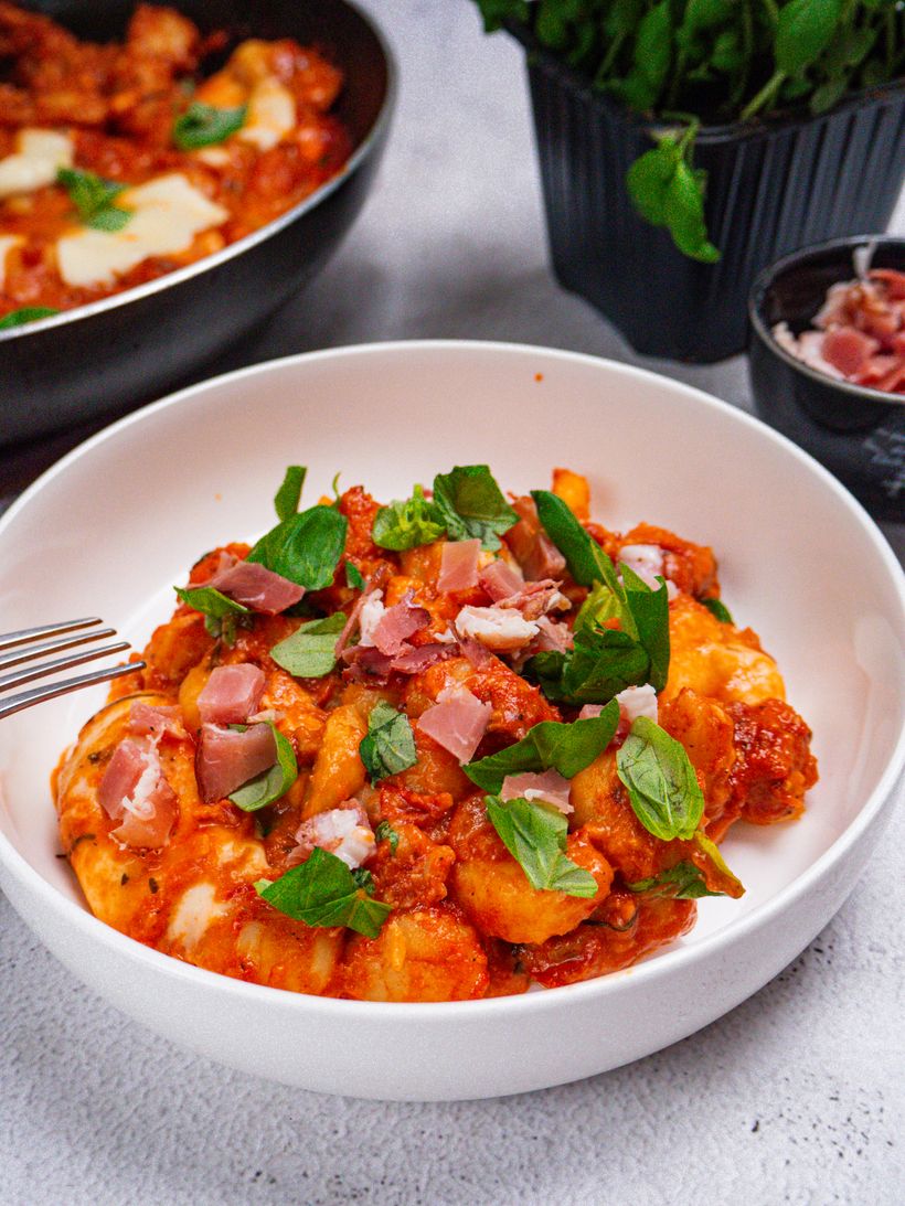 Gnocchi z sosem pomidorowym i mozzarellą