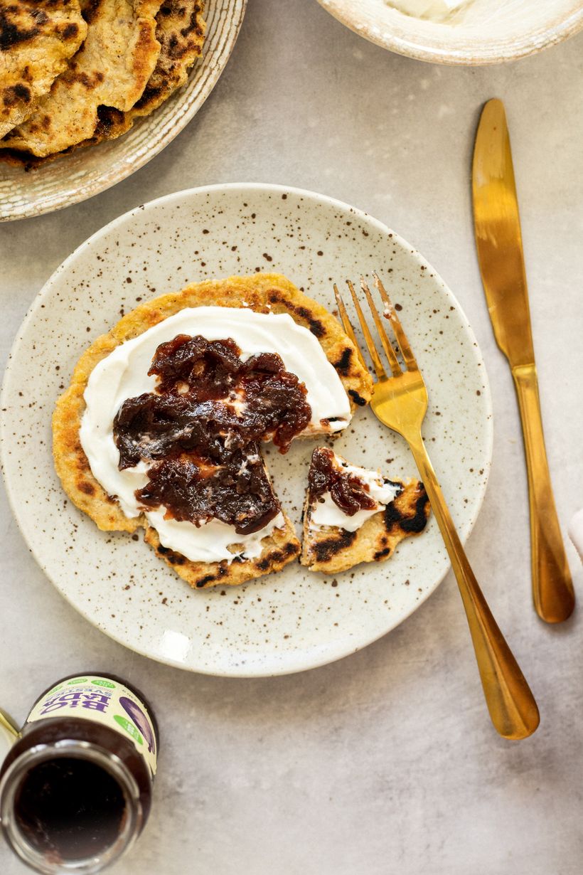 Bramborové lokše s povidly a tvarohem