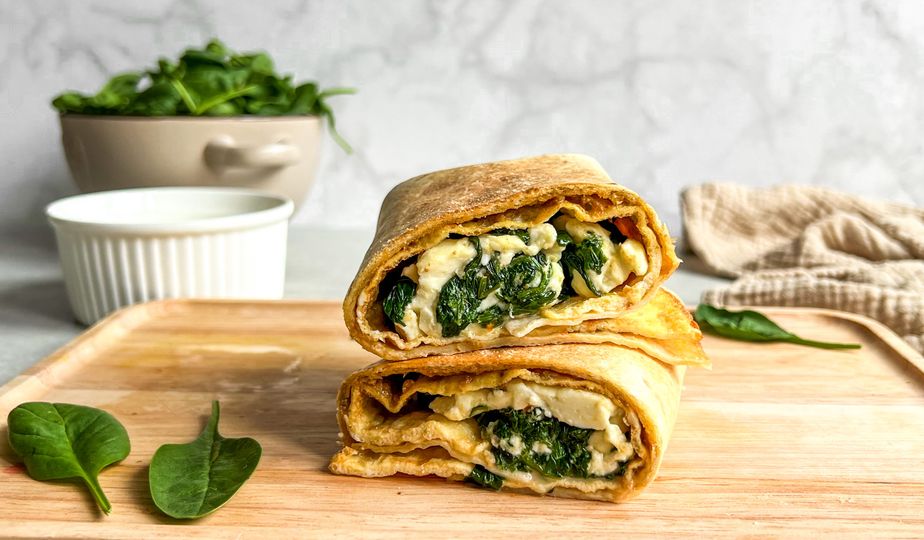 Burrito vegetarian cu ou, feta și spanac