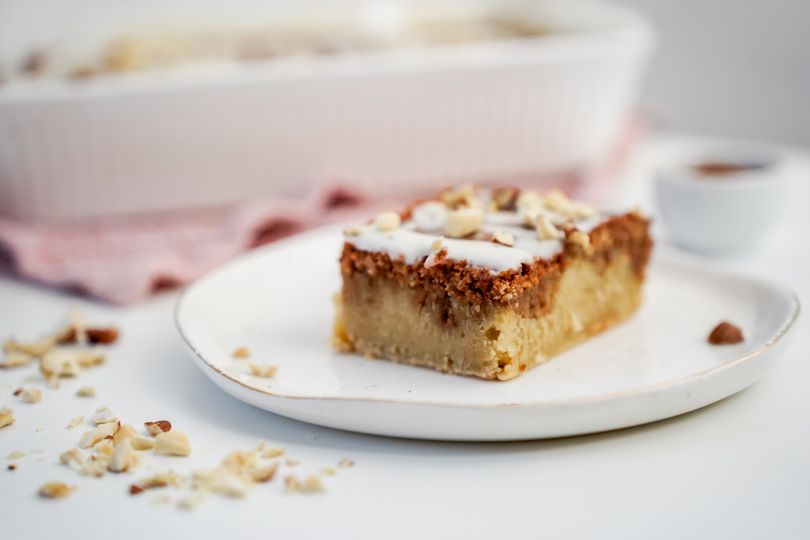 Cinnamon and nuts cake