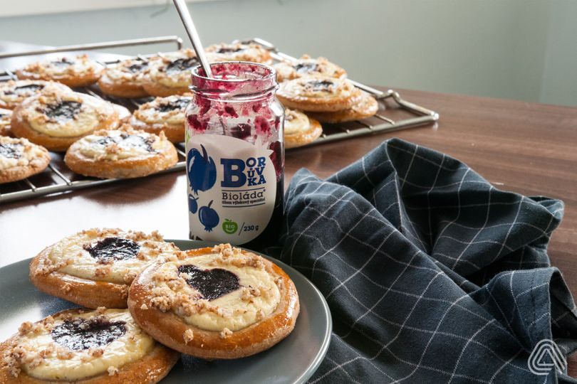 Kysnuté moravské koláče s tvarohom a lekvárom